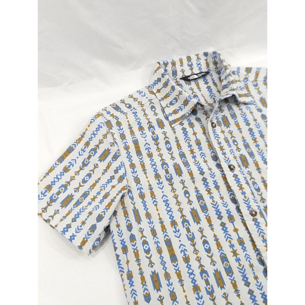 The North‎ Face Shirt Mens Medium Ivory AOP Aztec Short Sleeves Button Up